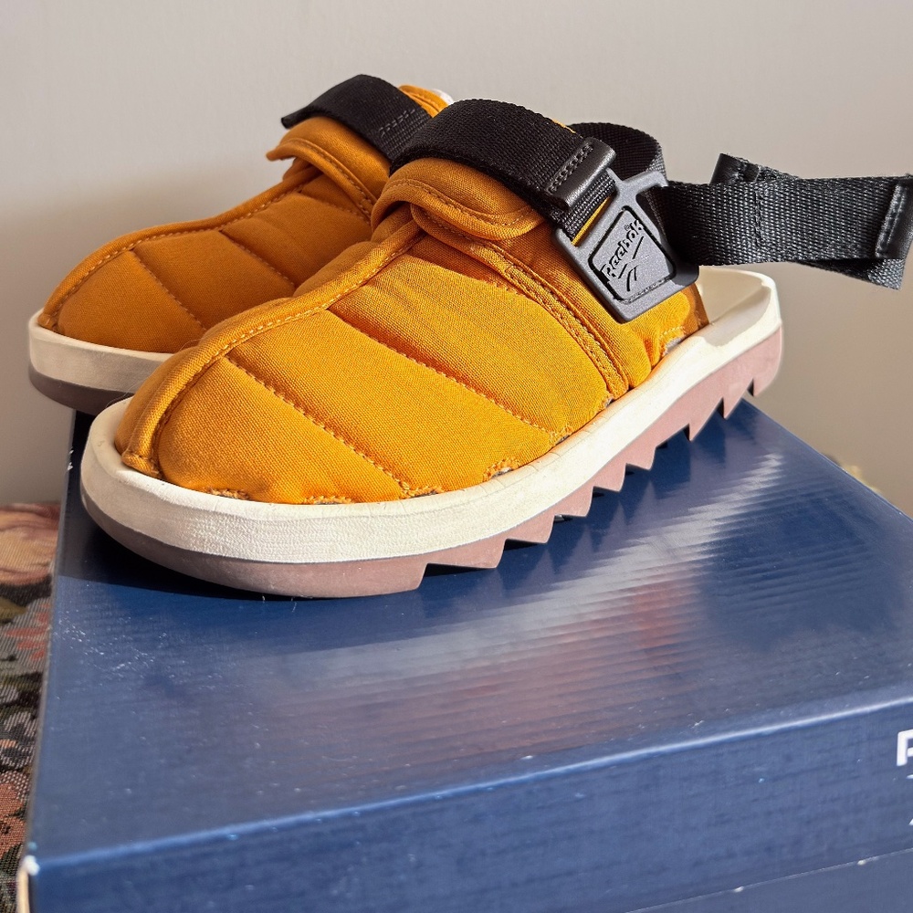 REEBOK BEATNIK RUNNING SHOES SIZE 7